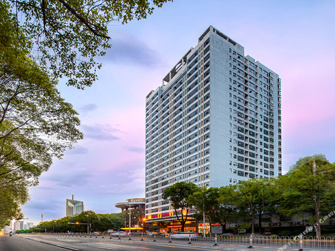 逸景华天大酒店