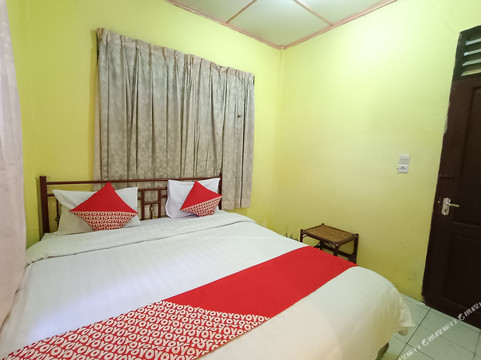 OYO 92503 Penginapan & Villa Sirait