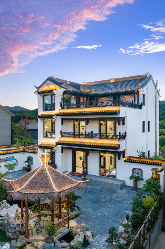 Bamboo Veranda · Hedge Bamboo Lodge