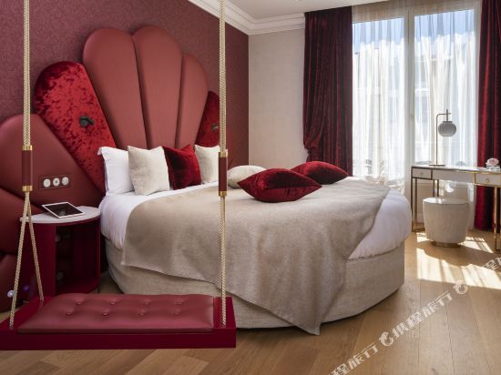Paris j'Adore Hotel & Spa Room Type - Deluxe Room - Passion with Jacuzzi Paris j'Adore Hotel & Spa Room Type - Deluxe Room - Passion with Jacuzzi