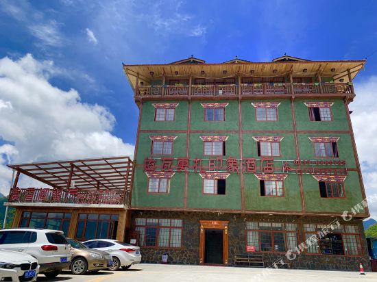 宝兴达瓦更扎印象酒店