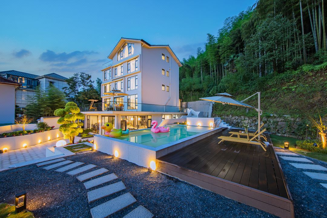 Qiuxi·aki Starry Sky Hot Spring Homestay (Anji Yunshang Grassland Branch)