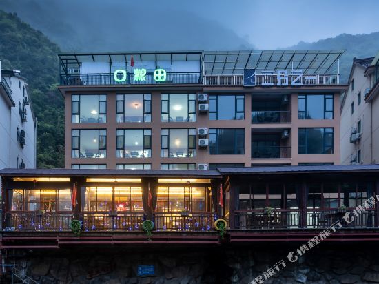 富春江口粮田民宿