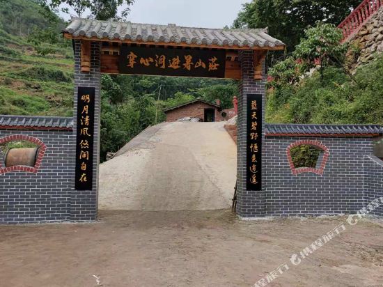 邻水穿心洞避暑山庄