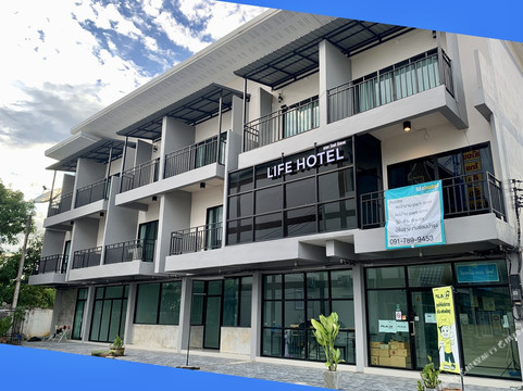 Life Hotel Rong Khun - The White Temple
