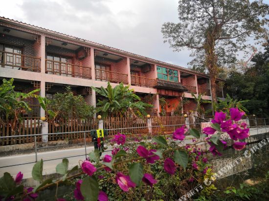 昌江苗村天涯驿站木棉客栈