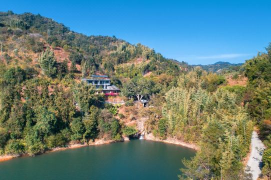 Guangzhou Congshe Huanglong Mountain Fangye Luxury Homestay
