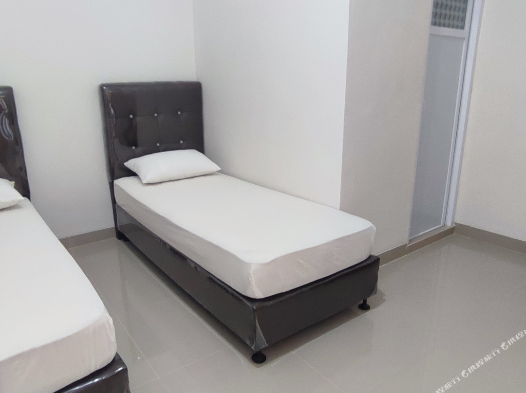 OYO 93143 Mega Raudhah Syariah