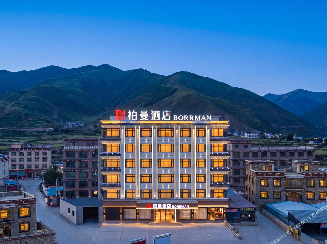 柏曼酒店(甘孜巴塘318国道店)