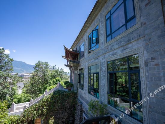 鹤庆寸氏庄园酒店