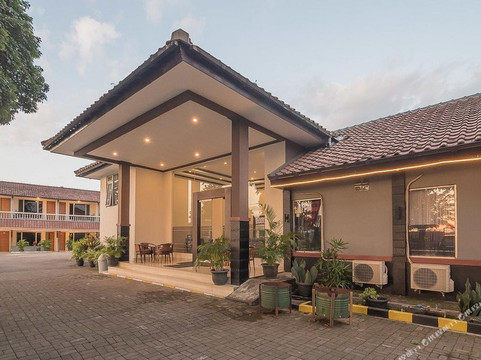 RedDoorz Near Alun Alun Subang