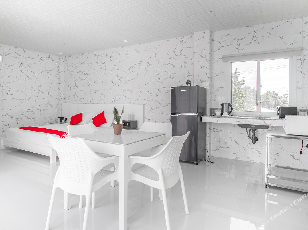 630 Sena Gladyz Suites