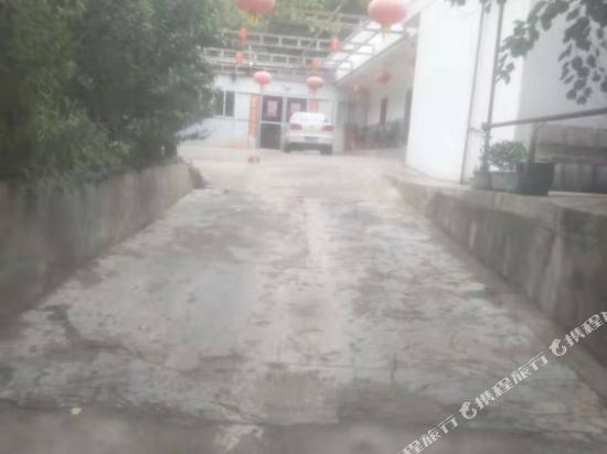 理县一枝花山庄