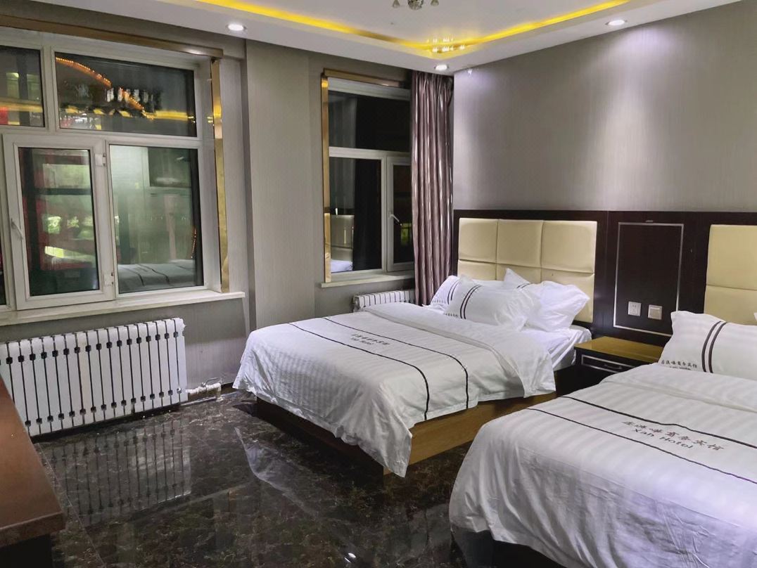 Yakeshi Aohua Business Hotel
