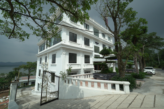 戴丽湖畔酒店-官方