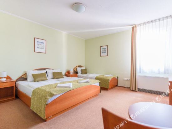 Baross City Hotel Room Type - Triple Room Baross City Hotel Room Type - Triple Room