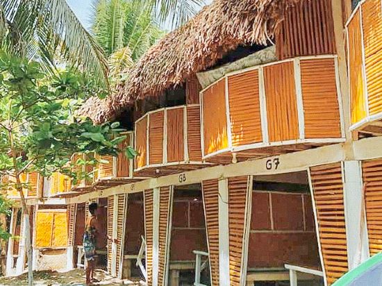 RedDoorz @ Marson’s Beach Resort Catarman