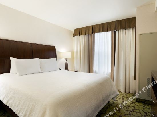 HILTON GARDEN INN AUBURN Room Type - Premium King Room