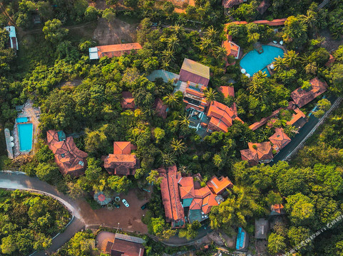 白马酒店住宿-阳台自然度假村
