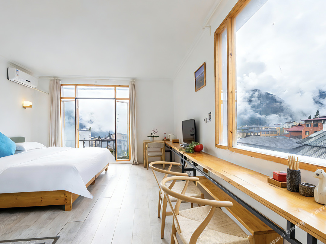 云上时光民宿（海螺沟冰川森林公园游客中心店）