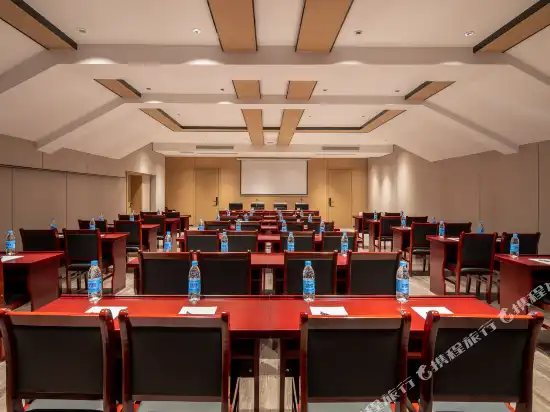 西双版纳景洪华美达安可酒店泼水广场店