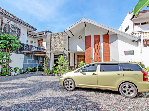 恩德利曼之家-近日惹加查马达大学-米特拉红门酒店