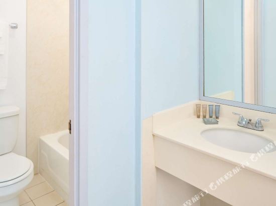 Ewa Hotel Waikiki Room Type - Studio with Kitchenette Ewa Hotel Waikiki Room Type - Studio with Kitchenette