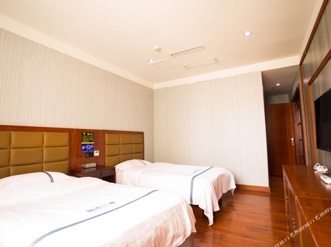 临泉城市之家酒店