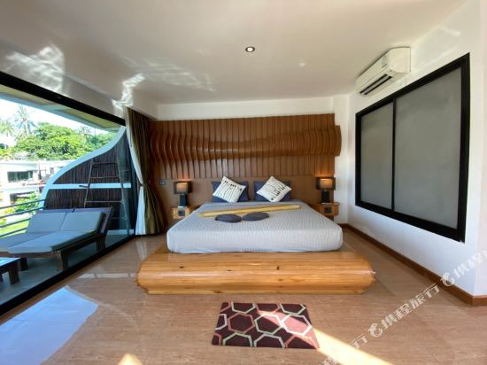 AC 2 Resort Room Type - Deluxe Queen Room