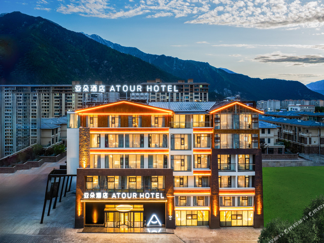 林芝巴宜南粤大道亚朵酒店