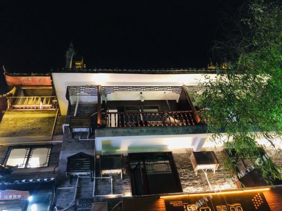 凤凰梵高江景民宿