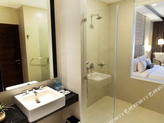 Java Heritage Hotel Purwokerto Room Type - Executive Pool Room