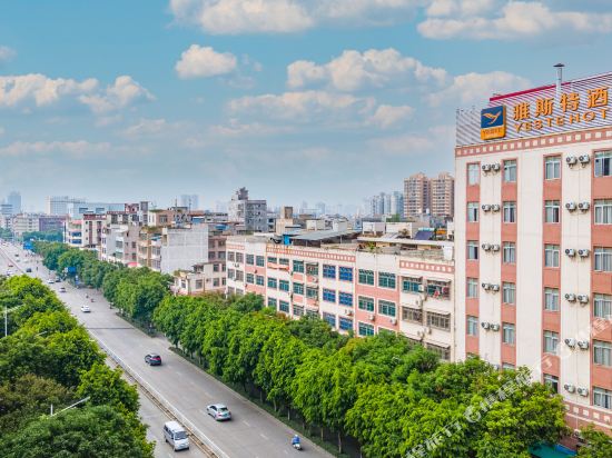 雅斯特酒店(玉林中药港大润发店)