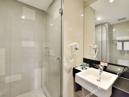 The 1O1 Palembang Rajawali Room Type - Deluxe Hollywood Room