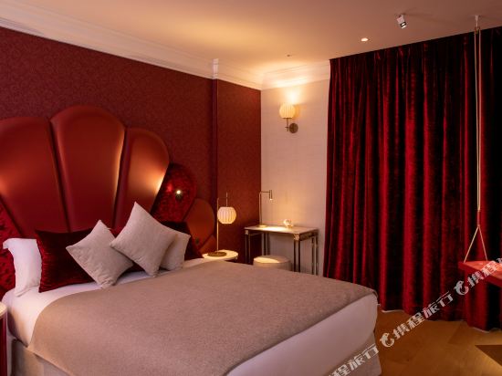 Paris j'Adore Hotel & Spa Room Type - Executive Room – Passion Sensorial Shower Paris j'Adore Hotel & Spa Room Type - Executive Room – Passion Sensorial Shower