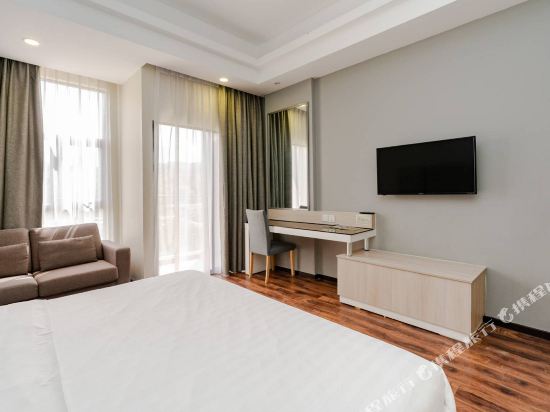 Livingston Hotel Room Type - Deluxe King