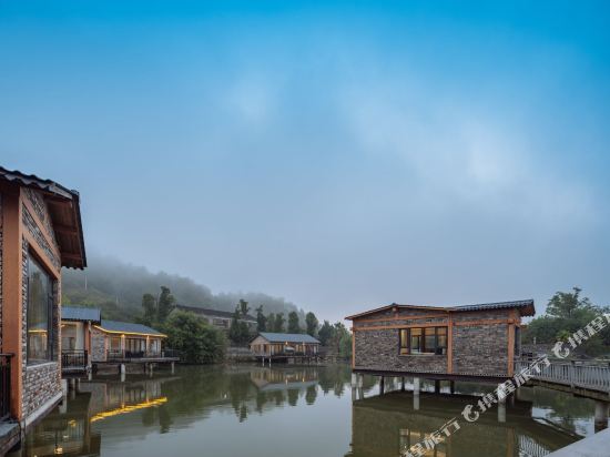 天台后岸霞云湖景民宿