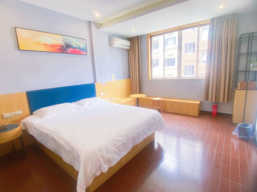 Leqing IKEA Hotel