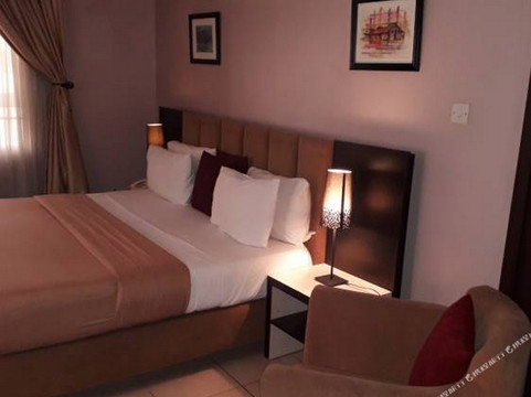 Alausa酒店住宿-Swiss Cottage Suites