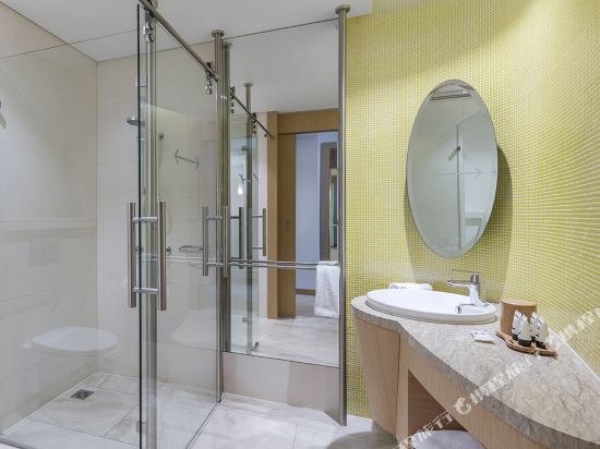 Rydges Australia Square Room Type - Deluxe Queen Room