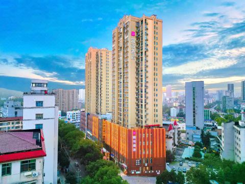 Echarm Hotel (Xianning Hot Spring Center Flower Bed)