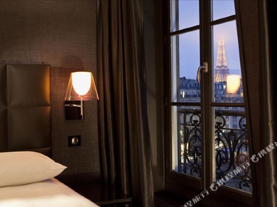 First Hotel Paris Tour Eiffel Room Type - Deluxe Double Room with Eiffel Tower view First Hotel Paris Tour Eiffel Room Type - Deluxe Double Room with Eiffel Tower view