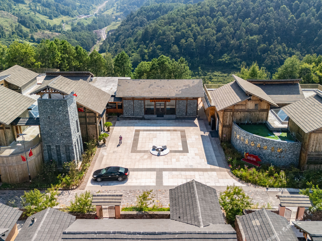 三河村酒店