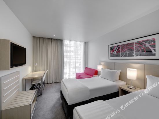 Travelodge Hotel Melbourne Docklands Room Type - Corner Room King or Twin