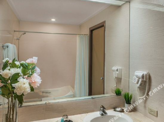 Hotel Kimberly Manila Room Type - Deluxe Family Room