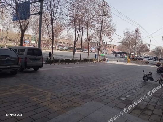 和田何胖子商务酒店