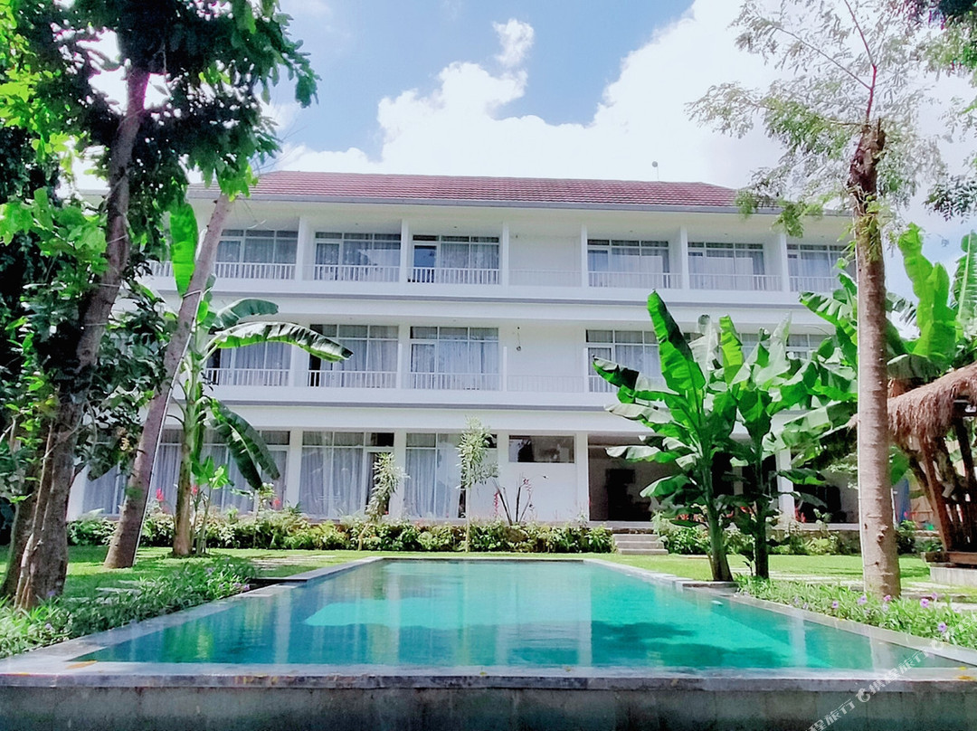 Mahamustika Beach Inn And Riverside