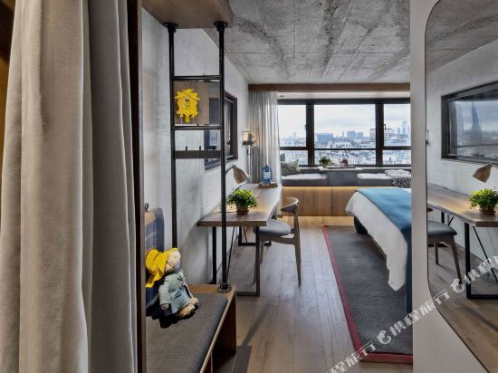 Treehouse Hotel London Room Type - Lookout King Room