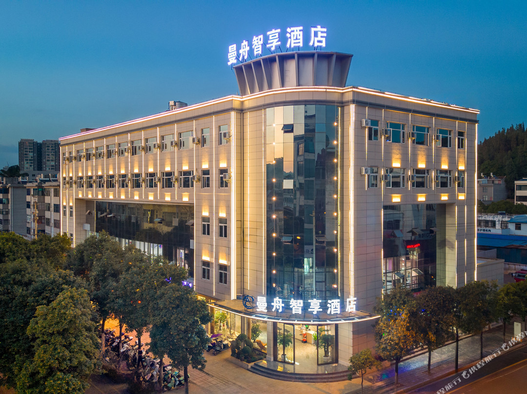 泸西曼舟智享酒店