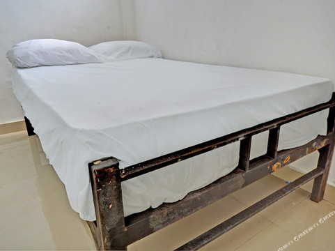 OYO Life 92919 Kost Wijaya Kusuma Lake Syariah